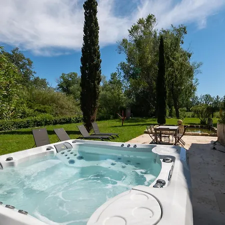 Villa Mas Des Eaux Claires Arles Camargue